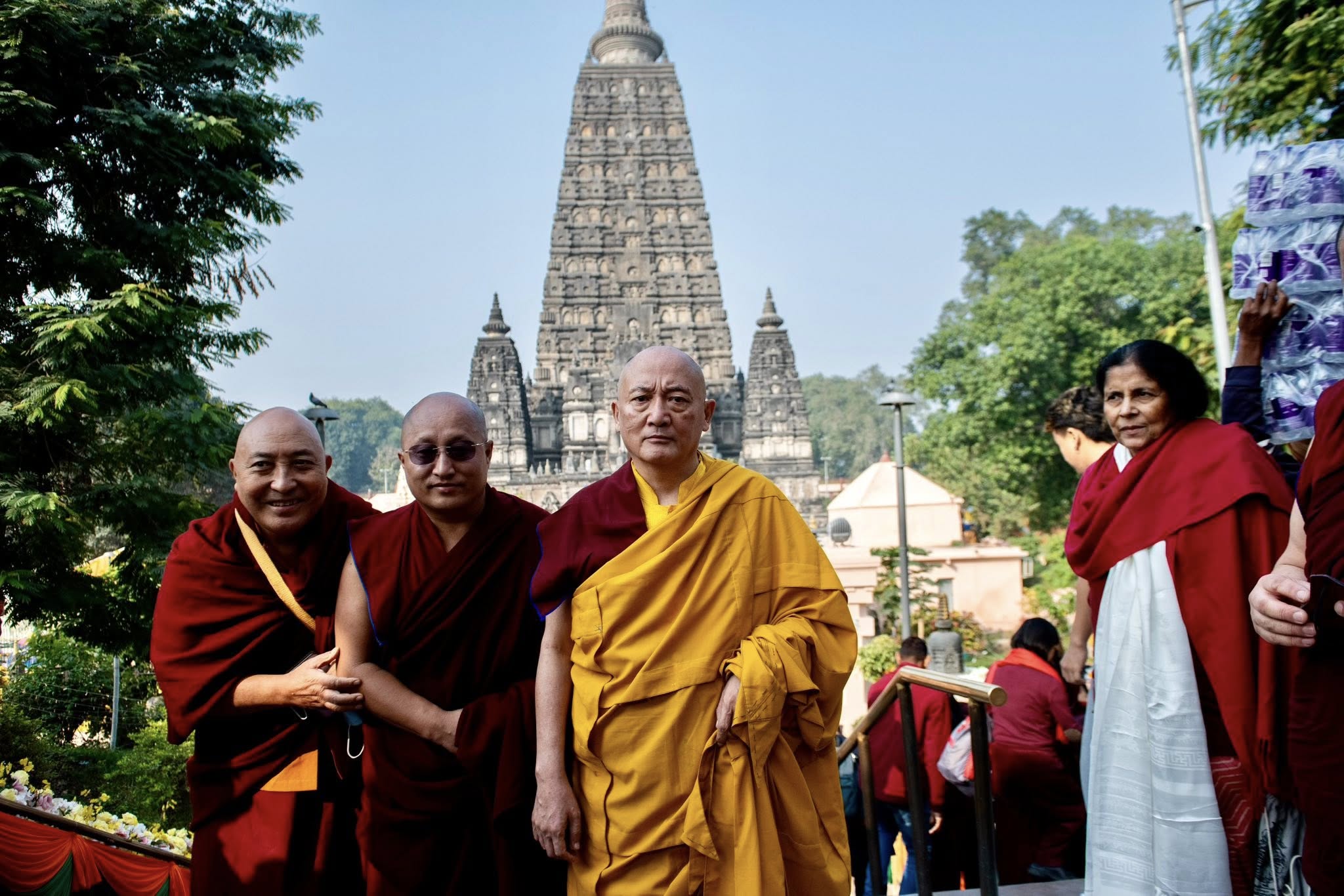 Kyabgön Gyaltsab Goshri Rinpoche Pays Homage at the Mahabodhi Stupa